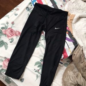 NIKE DRI-FIT Capri Performance Tights/Leggings